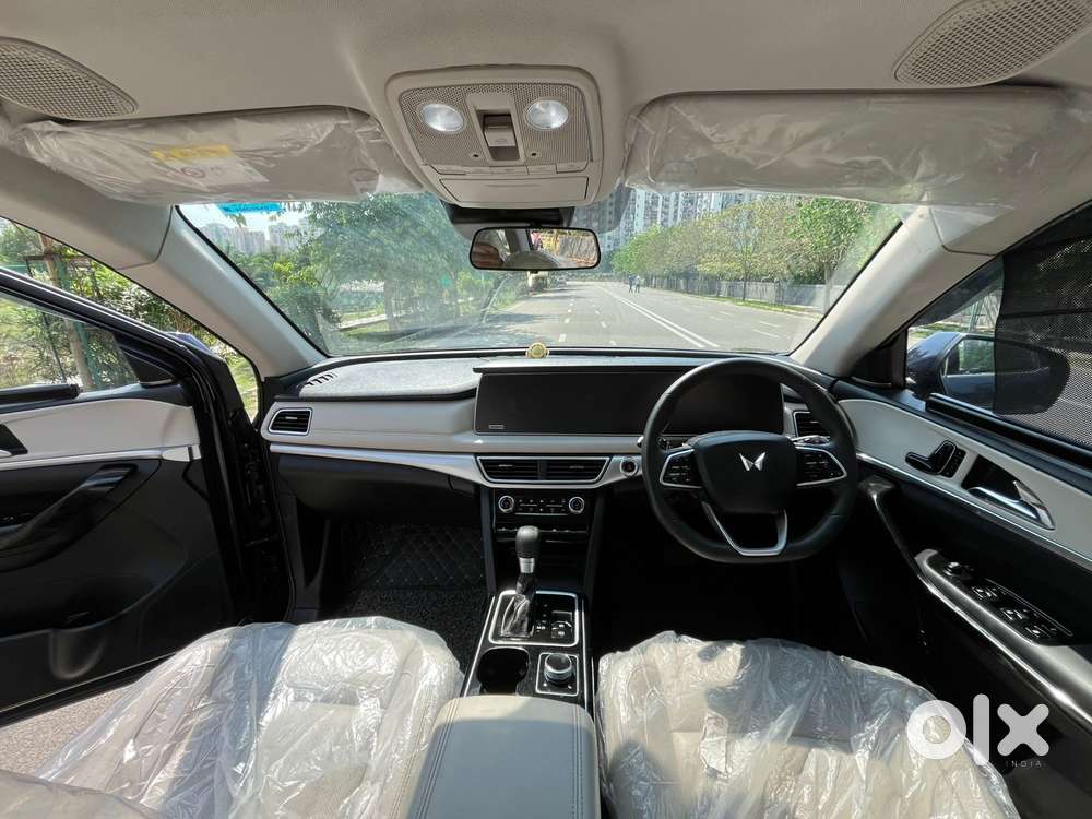 Mahindra Xuv700 2.0 Ax 7 Petrol At Luxury Pack Str, 2024, Petrol