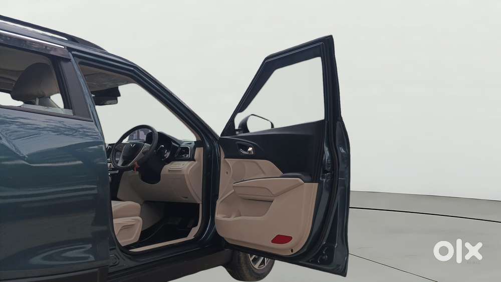 Mahindra Xuv300 1.2 W8 (o) Amt Petrol, 2022, Petrol