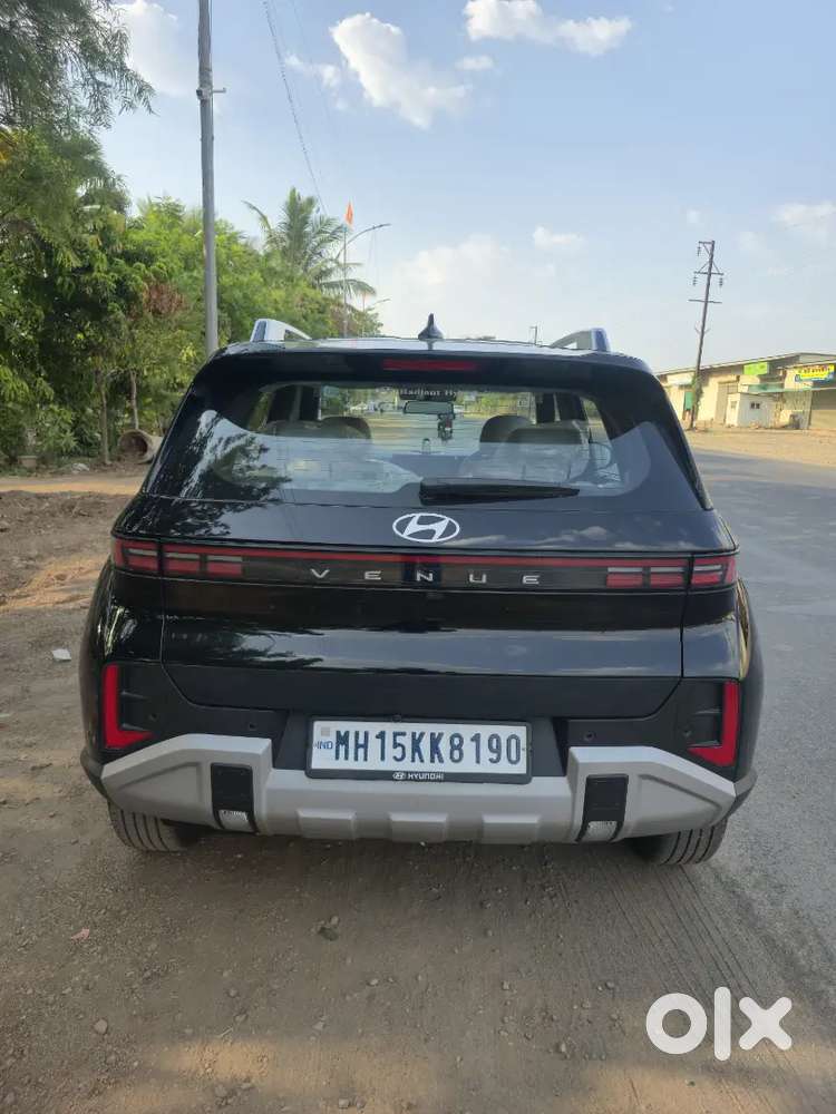 Hyundai Venue Hx7 Black Colour (diesel Manual Top Variant)