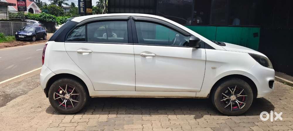 Tata Bolt Petrol 2016