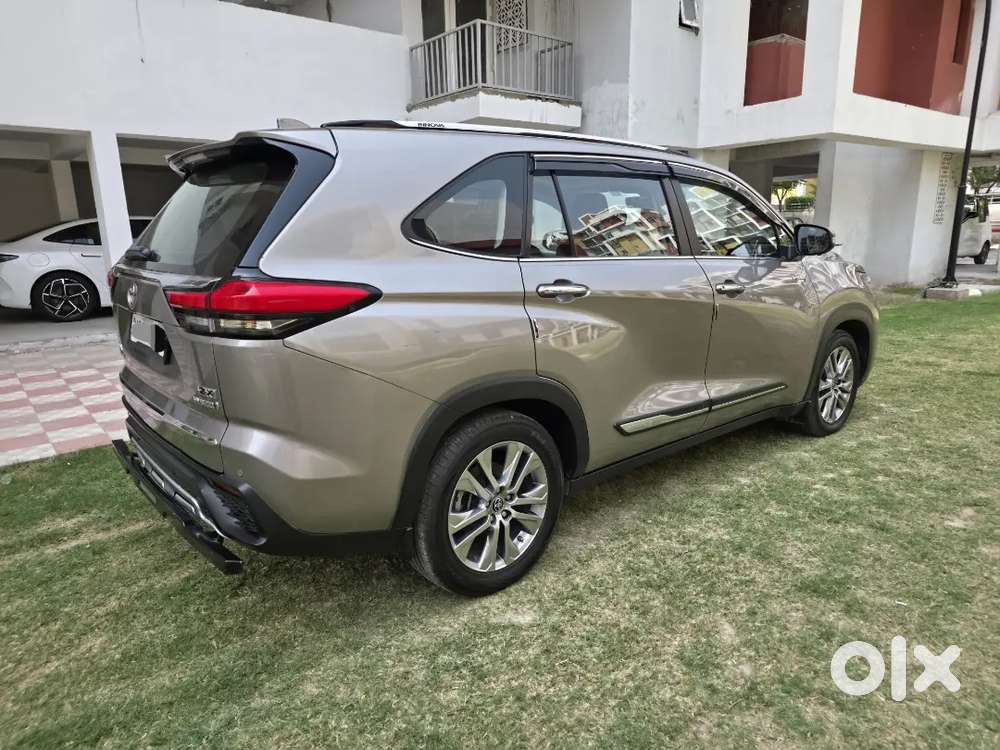 Toyota Innova Hycross 2023   Well Maintained New Tyres