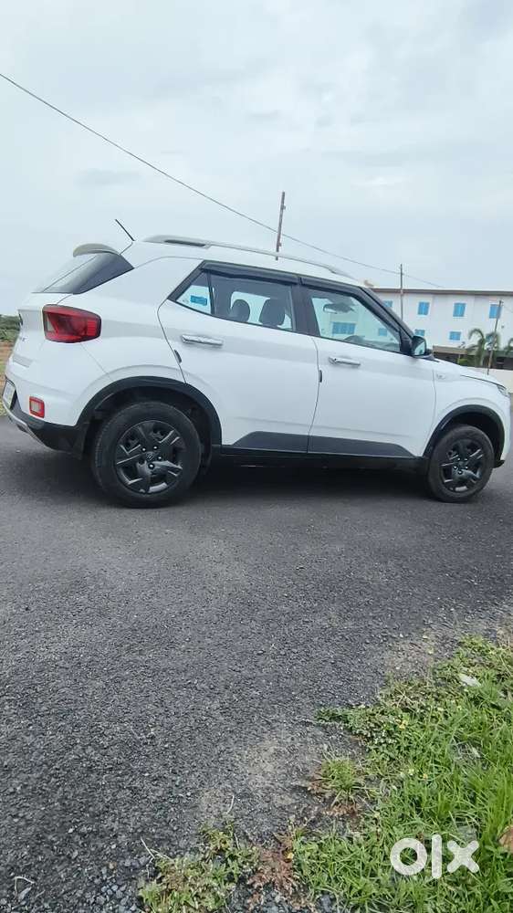 Hyundai Venue 2020 Petrol Well Maintained