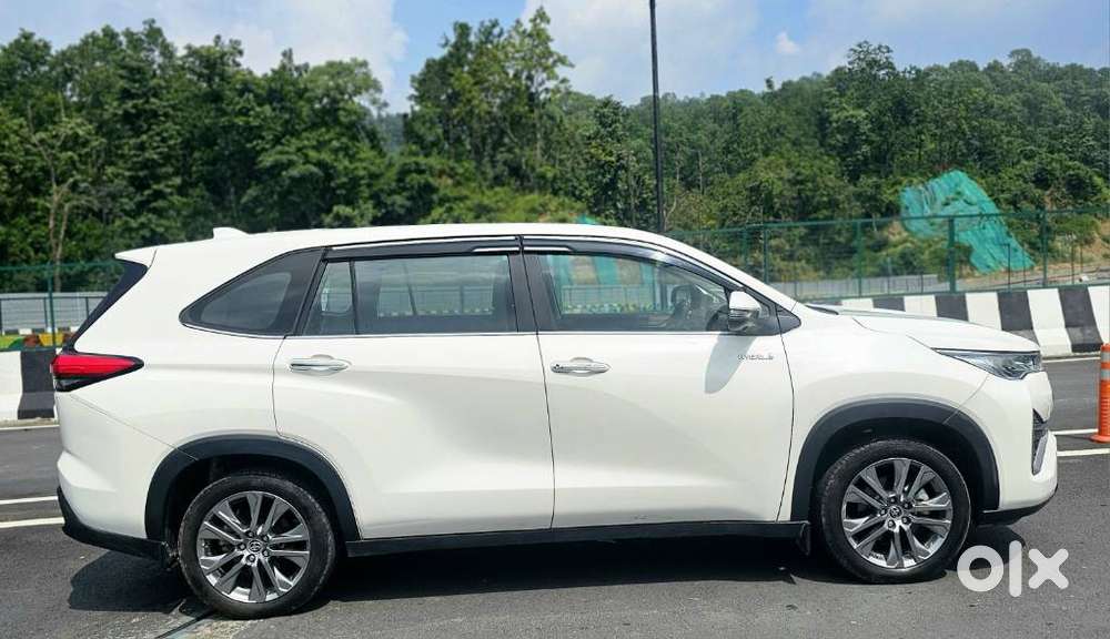 Toyota Innova Hycross 2.0 Zx (o) Hybrid 7 Str, 2024, Petrol