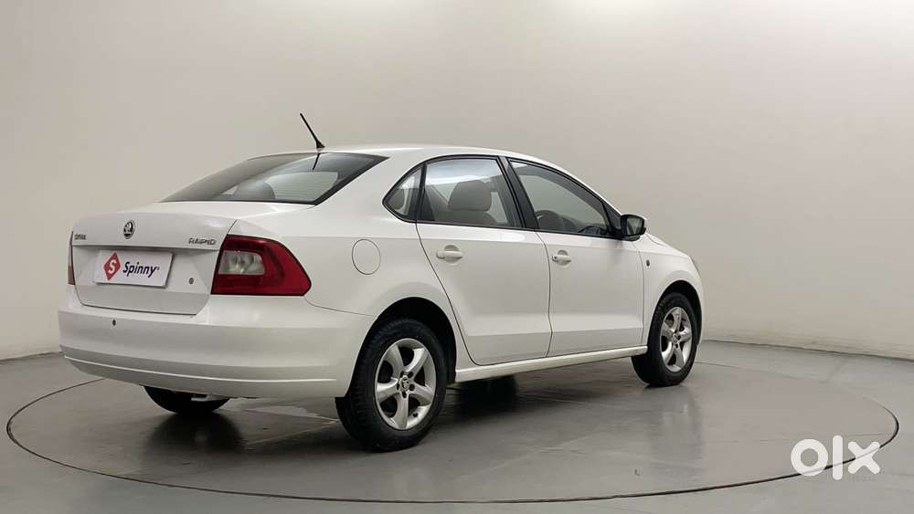 Skoda Rapid 1.6 Mpi Ambition, 2015, Petrol