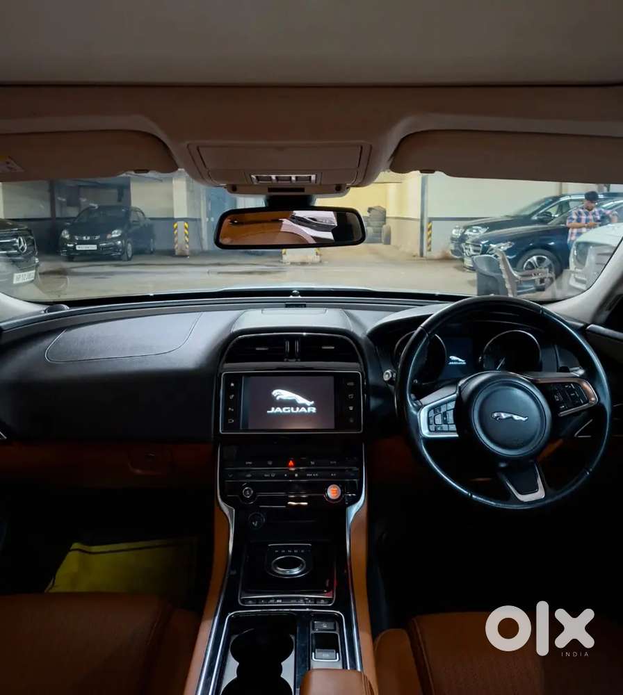 Jaguar Xe 2019 Portfolio Petrol