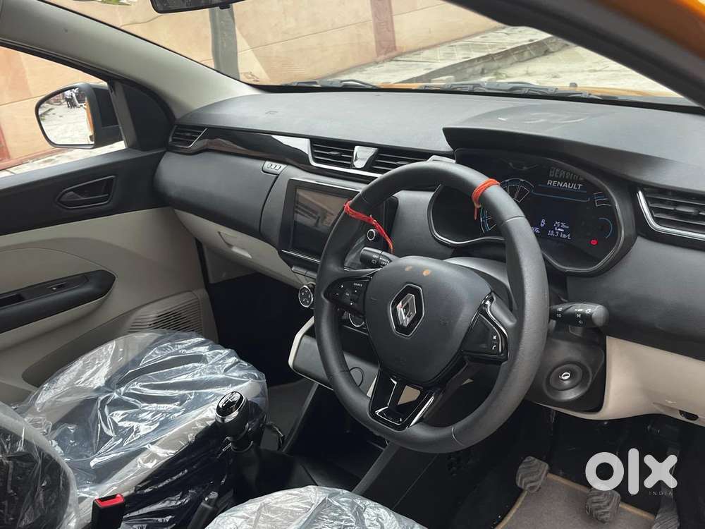 Renault Triber Rxt, 2025, Petrol