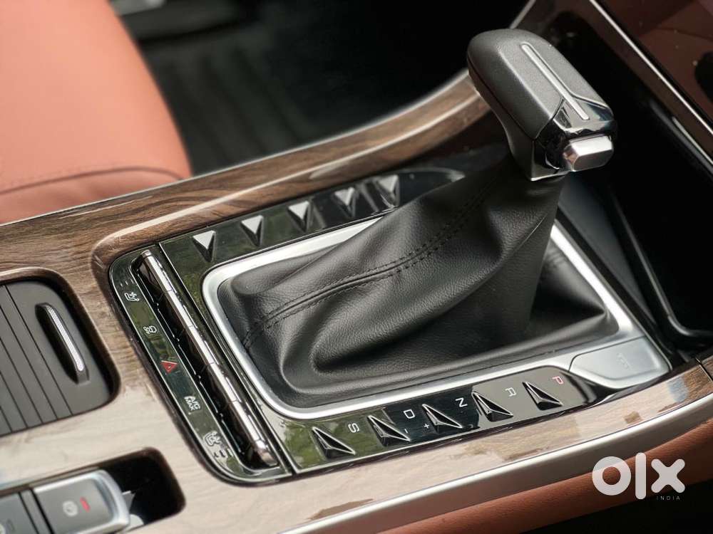 Mg Hector Plus Sharp Pro 1.5 Turbo Petrol Cvt 6 Str, 2023, Petrol