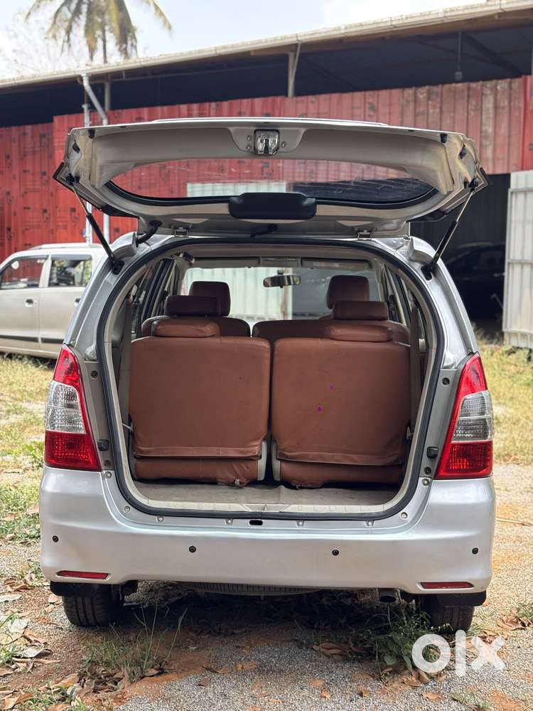 Toyota Innova 2004-2011 2.5 V Diesel 8-seater, 2014, Diesel