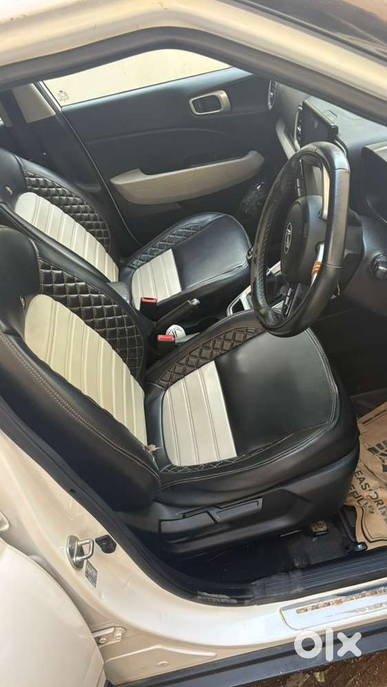 Hyundai Venue 1.5 Sx Diesel (2023 Model) Sale Karni Hai