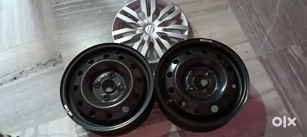 Dzire car rim and wheel cap