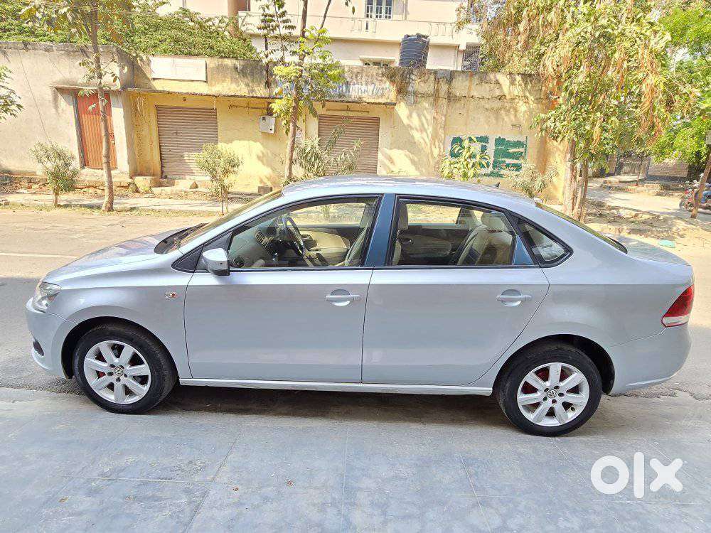 Volkswagen Vento 2010-2013 Petrol Highline, 2011, Petrol