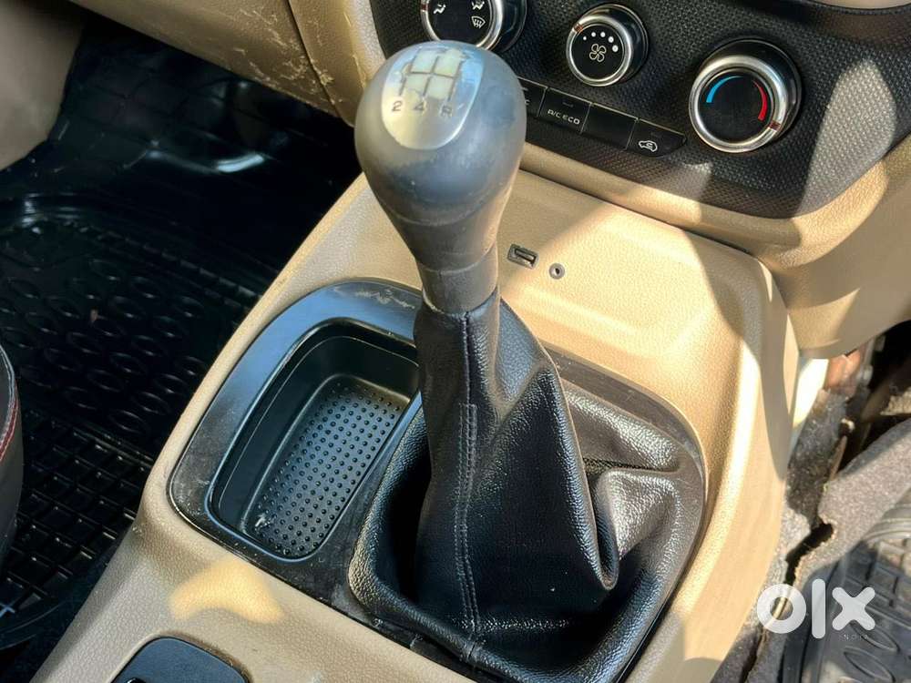 Mahindra Tuv 300 T8, 2016, Diesel