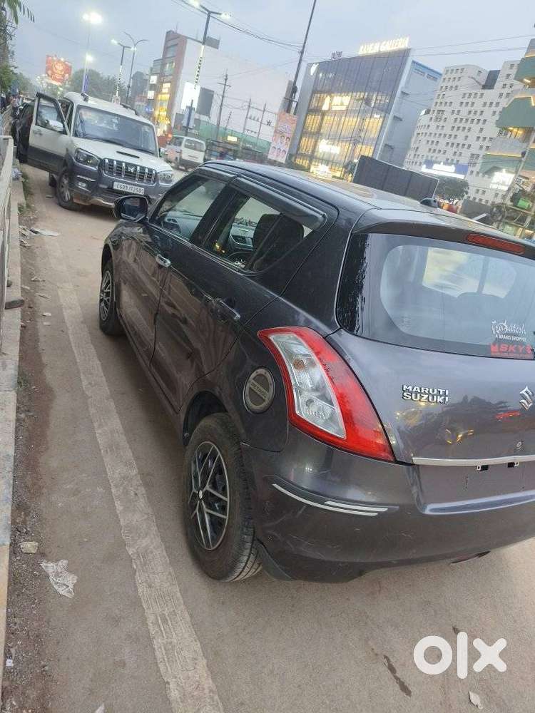 Maruti Suzuki Swift Vxi + Manual, 2017, Petrol