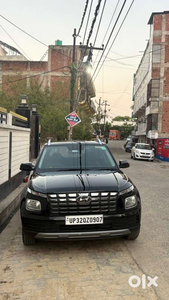 Hyundai Venue 2025 Diesel 8000 Km Driven