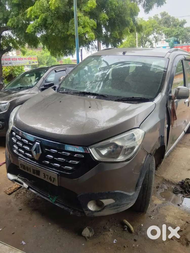 Renault Lodgy 8 Seater , More Spece And 15kmpl + Mileage Goodcondition