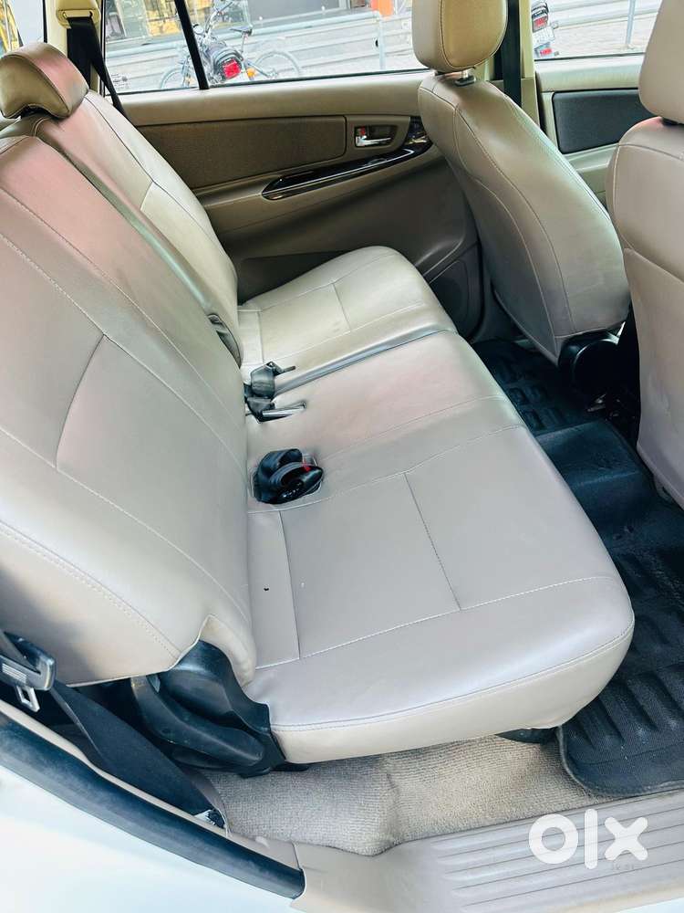 Toyota Innova 2.5 G (diesel) 7 Seater Bs Iv, 2015, Diesel