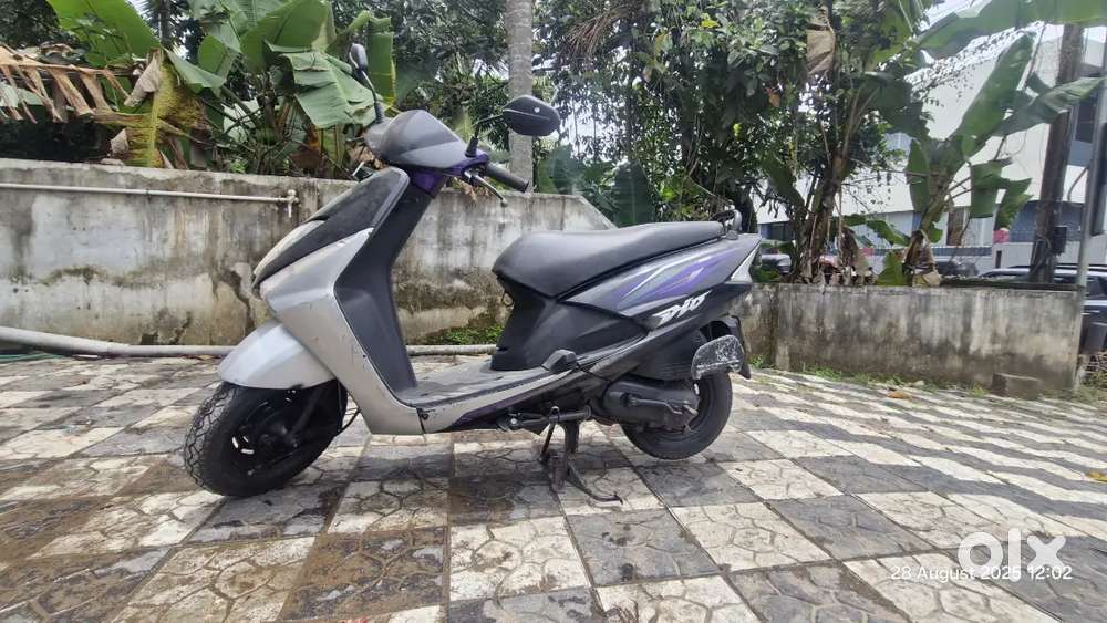 Honda Dio Second Hand Scooter Re Honda Dio Price Mileage, Images