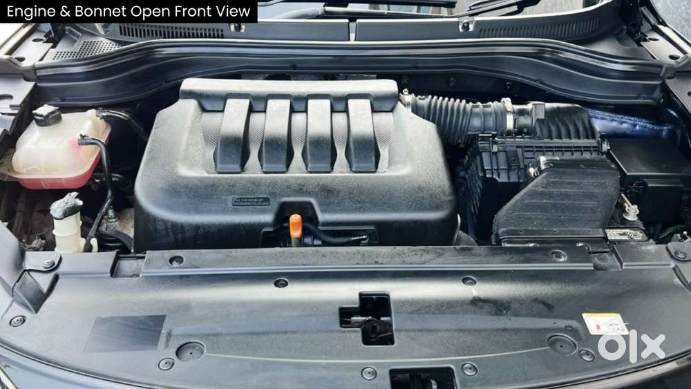 Mahindra Xuv700 Ax 3 Petrol Mt 5 Str (e), 2022, Petrol