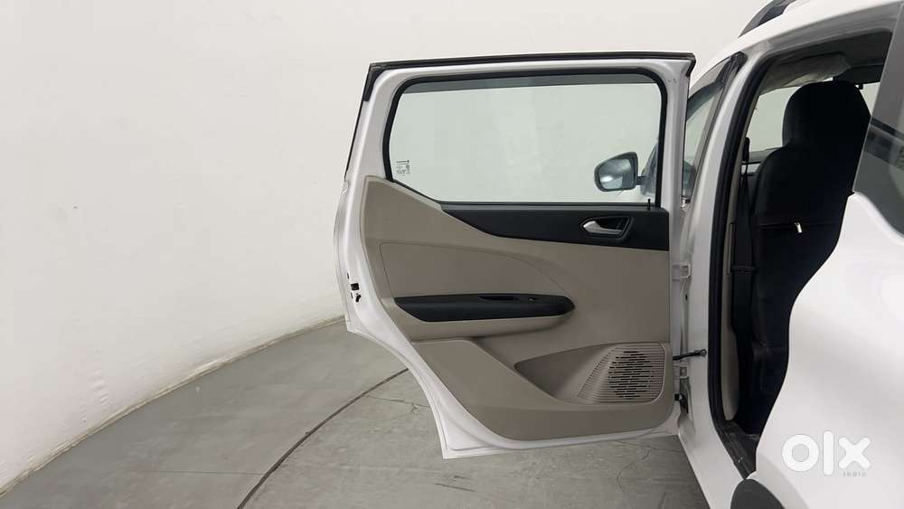 Renault Triber Rxz, 2022, Petrol