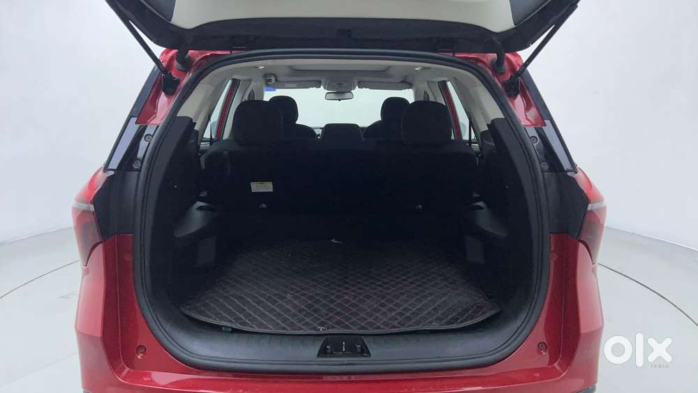 Mahindra Xuv700 2.0 Ax 5 Petrol At Str, 2022, Petrol