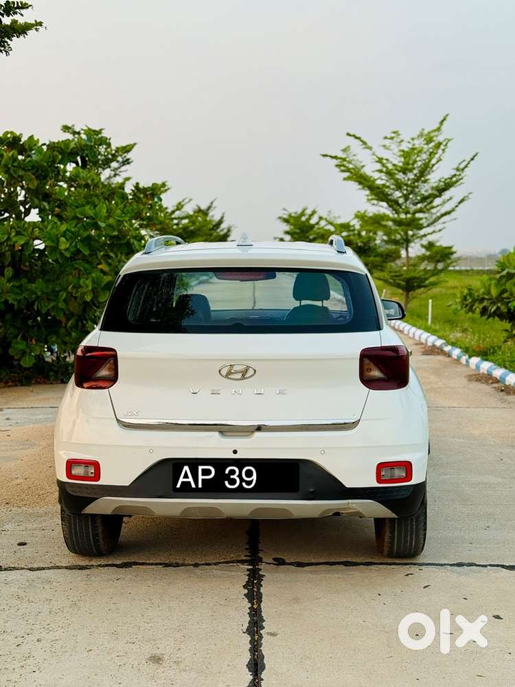 Hyundai Venue Diesel Very Used Sunroof Vehicle