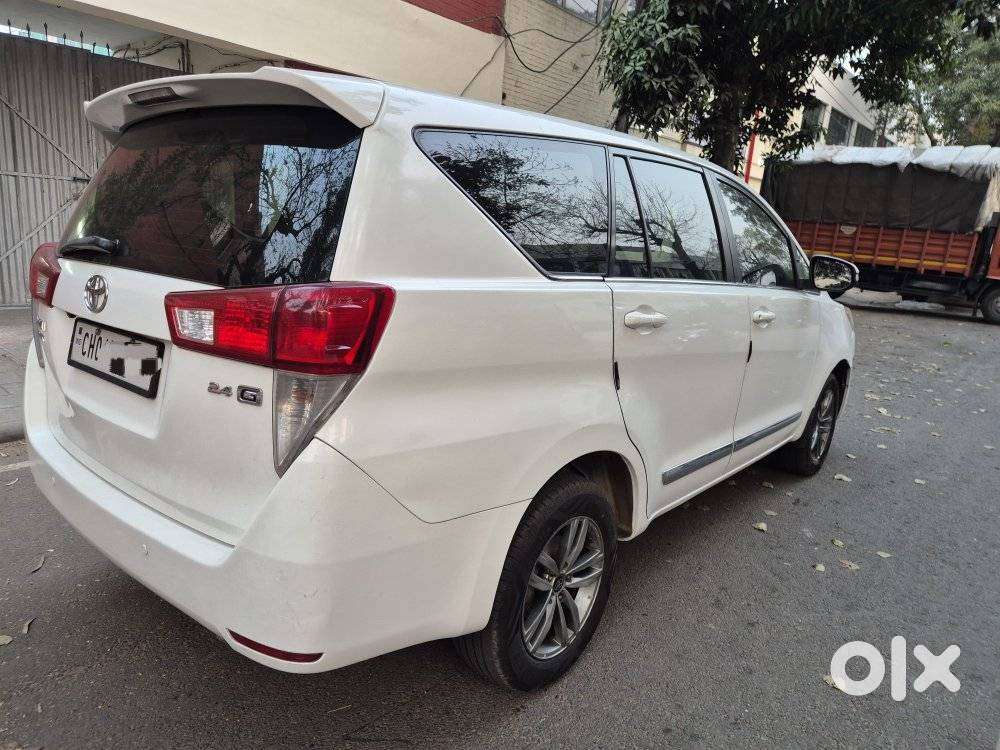 Toyota Innova Crysta 2.4 Gx Mt, 2017