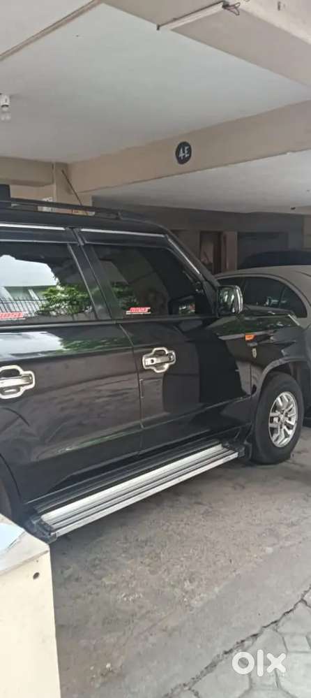 Mahendra Tuv 300