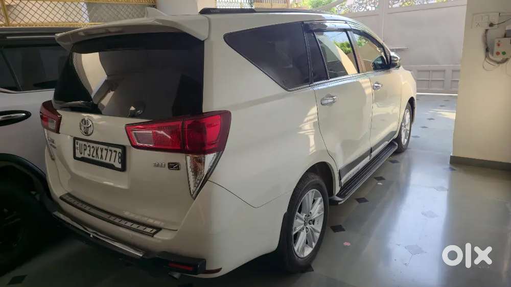 Innova Crysta 2.8z Automatic Top Model Captain Seat