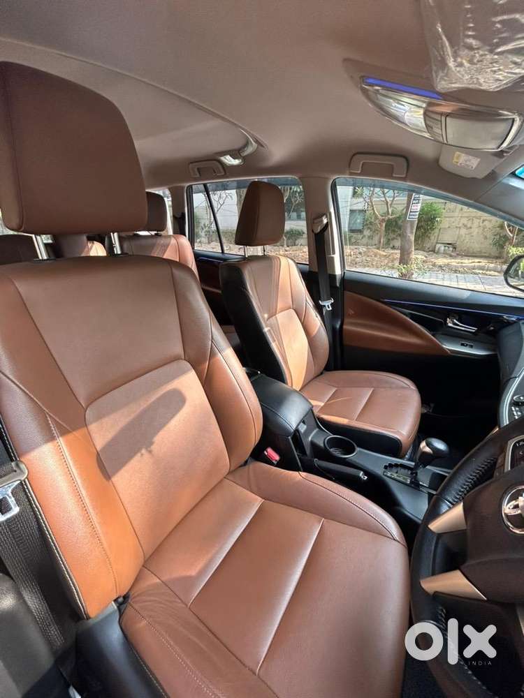 Toyota Innova Crysta (2022)