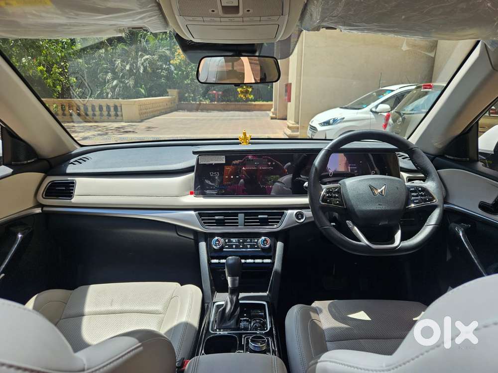 Mahindra Xuv700 2.2 Ax 7 Diesel At Luxury Pack Str, 2025, Diesel