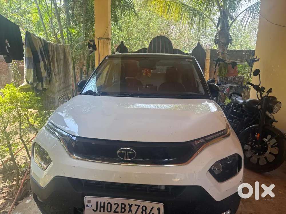(28 Dec 2025 Purchase Date)tata Punch  Petrol Well Maintained 8400km .