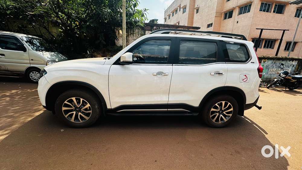 Mahindra Scorpio-n Petrol Manual 2025