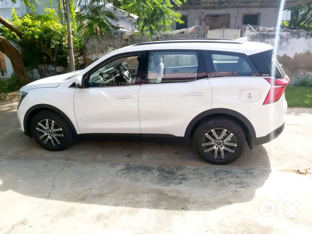 Mahindra Xuv700 2025 Petrol 10300 Km Driven