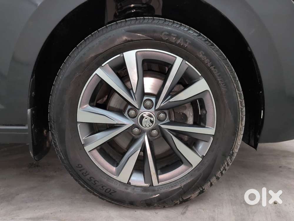 Skoda Slavia Style 1.0l Tsi At, 2023, Petrol