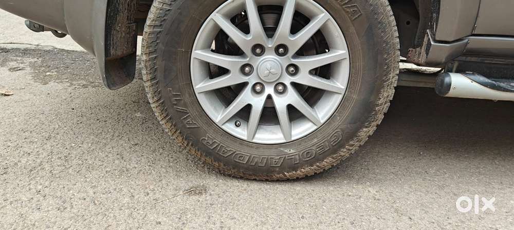 Mitsubishi Pajero Sport 2012