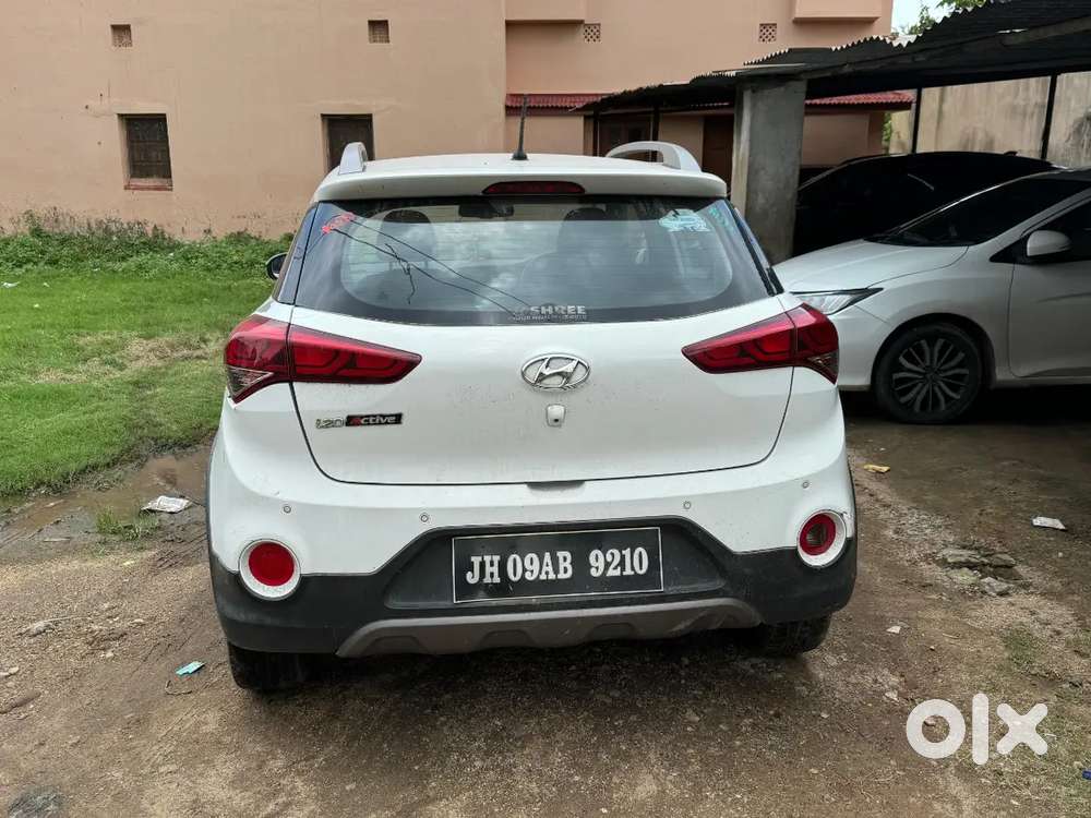 Hyundai I20 Active White  Well Maintained  Single Owner