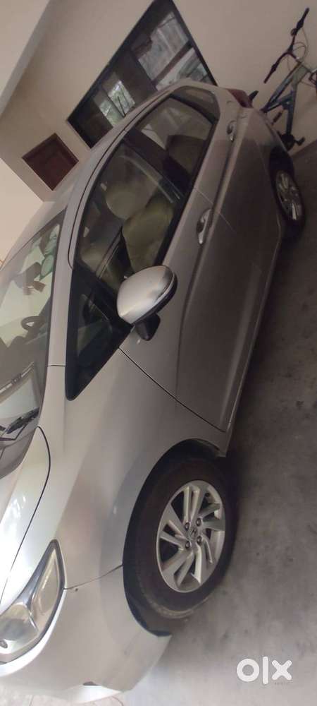 Dealer Maintained, 31000 Kms Only, Silver Hondajazz Automatic
