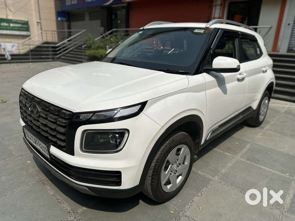 Hyundai Venue 1.2 S (o), 2022, Petrol