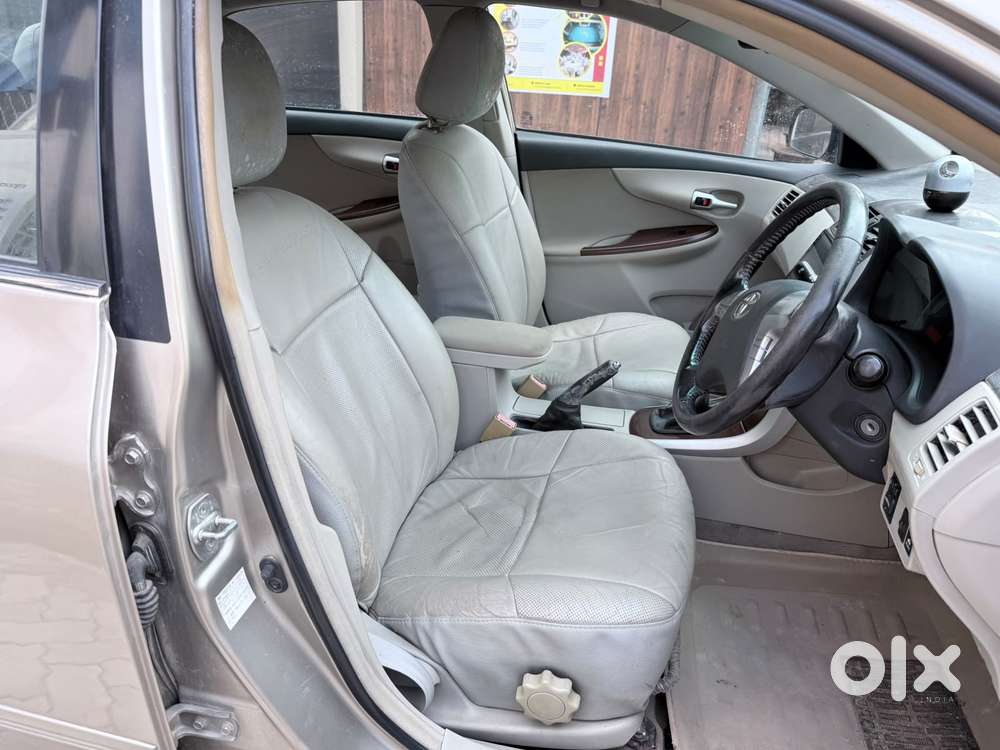 Toyota Corolla Altis 1.8 J, 2011, Petrol