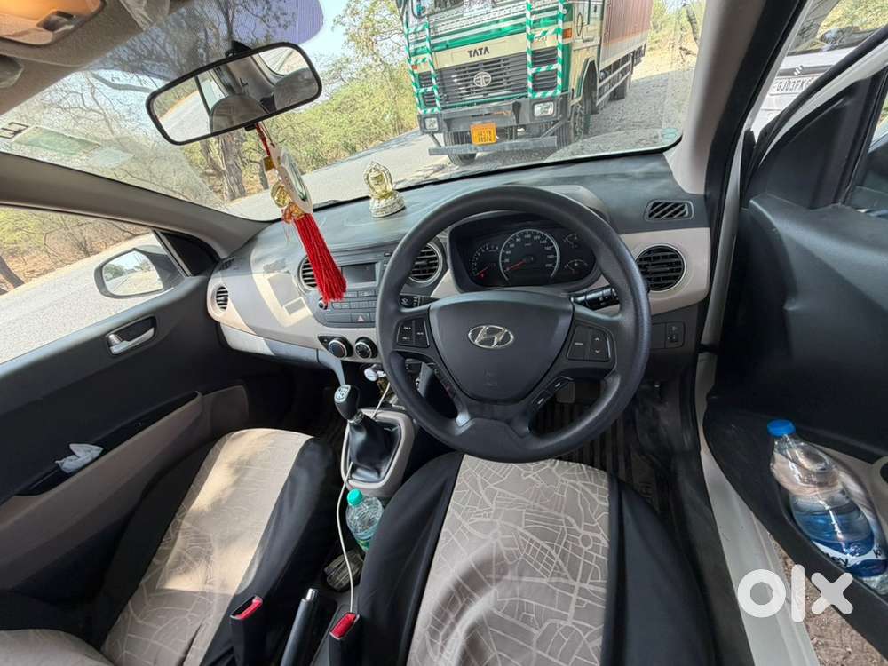Hyundai Petrol Manual 2016 Car (10) Month