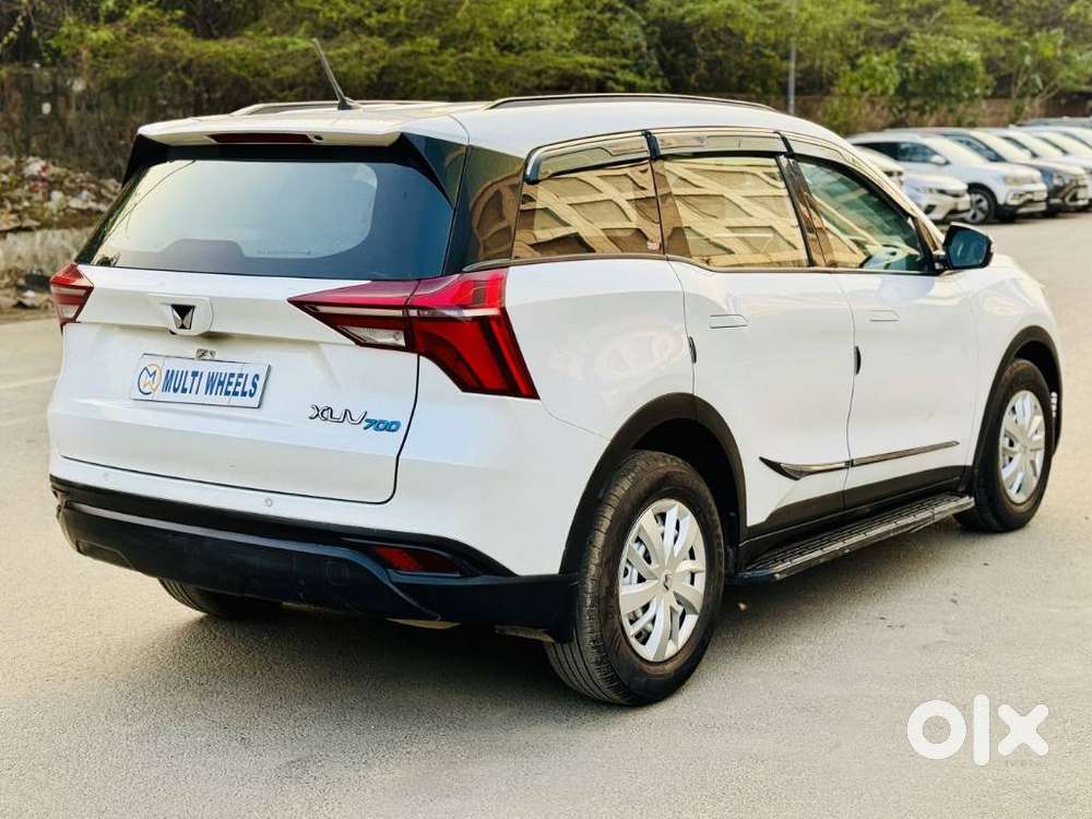 Mahindra Xuv700 2.0 Mx Petrol Mt 5 Str, 2023, Petrol