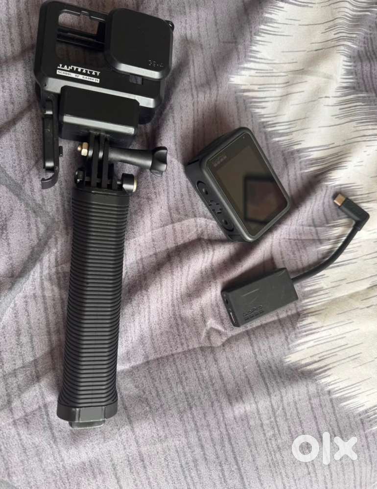 Gopro hero 9 with yantralay tripod in immaculate condition for sale