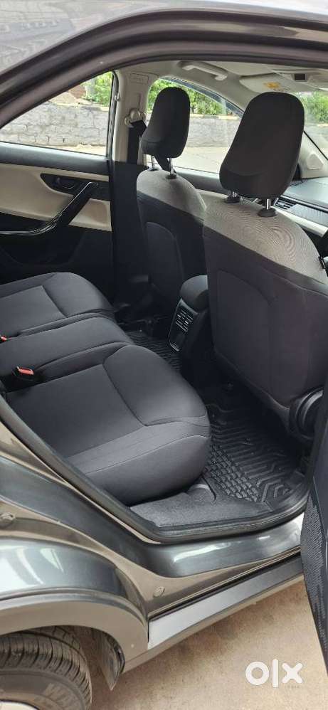 Tata Nexon Pure Plus (s) Petrol Amt, 2025
