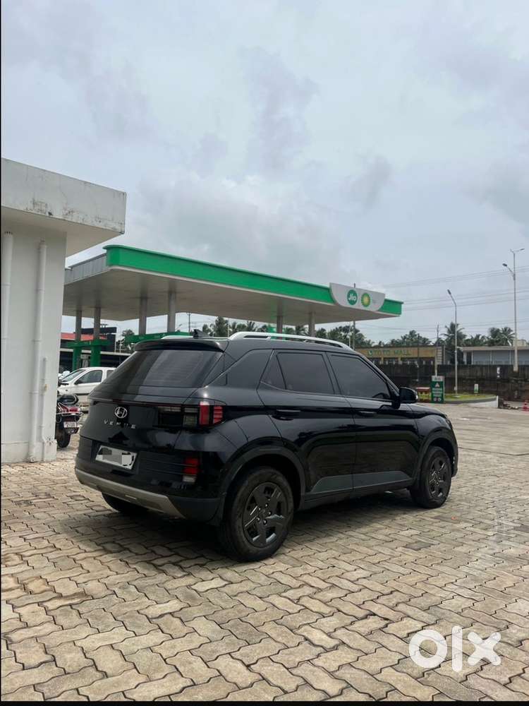 Hyundai Venue Petrol 2023