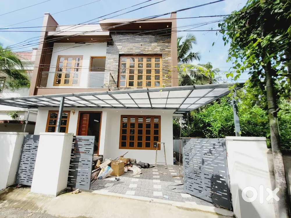 Edappally kunnumpuram manjummel 3bhk 1800 sqft For Sale Houses