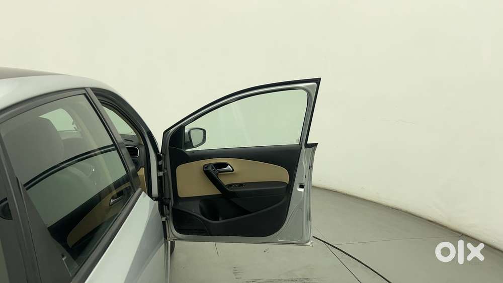 Volkswagen Polo Petrol Highline 1.2l, 2015, Petrol