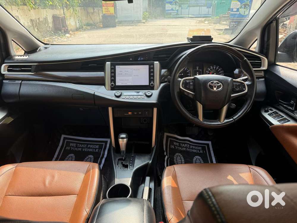 Toyota Innova Crysta 2.8 Zx At 7 Seater, 2022, Petrol