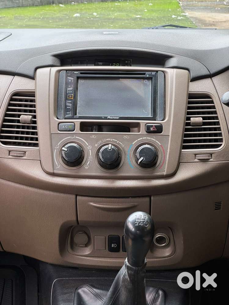 Toyota Innova 2.5 Gx (diesel) 8 Seater Bs Iv, 2016, Diesel