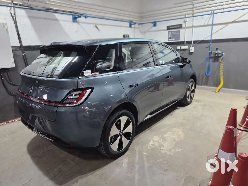 Mg Windsor Ev Top Condition  11,650 Km Driven  Extra Accessories
