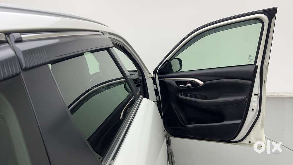 Maruti Suzuki Grand Vitara 1.5 Alpha Plus Intelligent Hybrid Ecvt, 2..